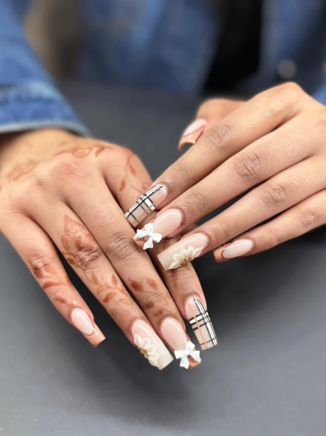 Subtle, stylish, and a little bit fancy🤍🤎

#nails #nailart #nailinspo #naildesign #springnail