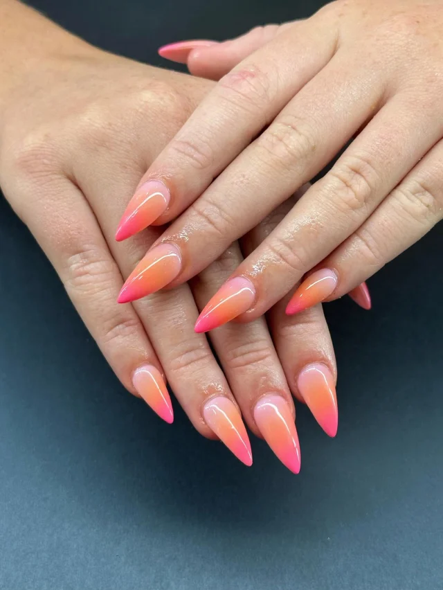 Sunset tips 🌅💅 

Book now at: https://gemmanailsspa.ca

#nails #nailsofinstagram #nailart #naildesign #nailinspo