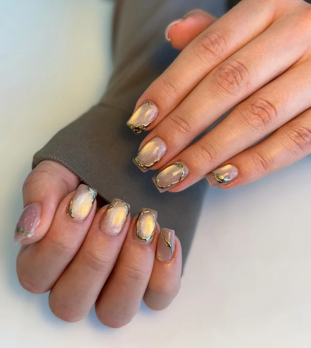 Soft glam with a touch of gold Cateye shine ✨

Book now at: https://gemmanailsspa.ca

#nails #nailart #gelnails #neutralnails #missisauganailsalon