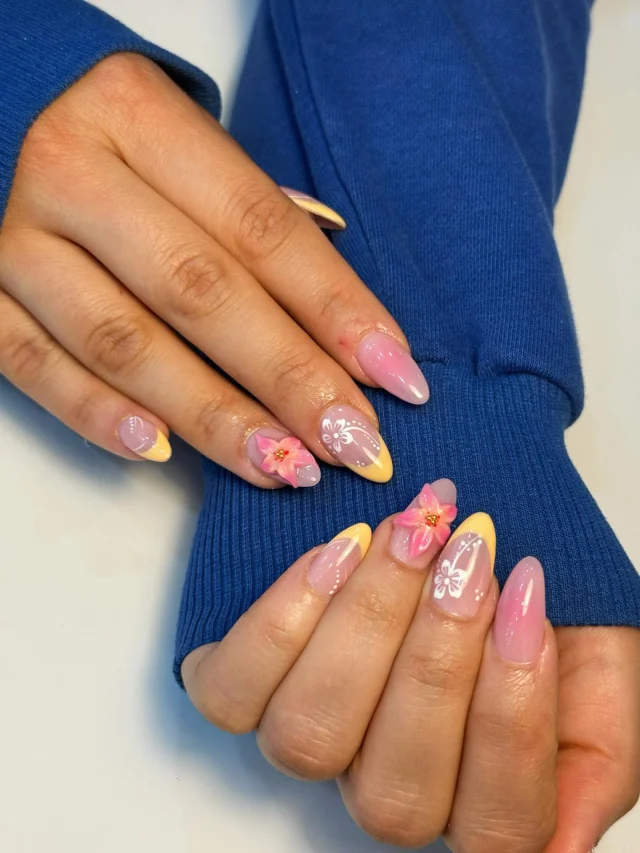 Sunshine tips and blossom accents ☀️🌸

Book now at: https://gemmanailsspa.ca

#nails #nailart #nailinspo #naildesign #nailideas nailsofinstagram
