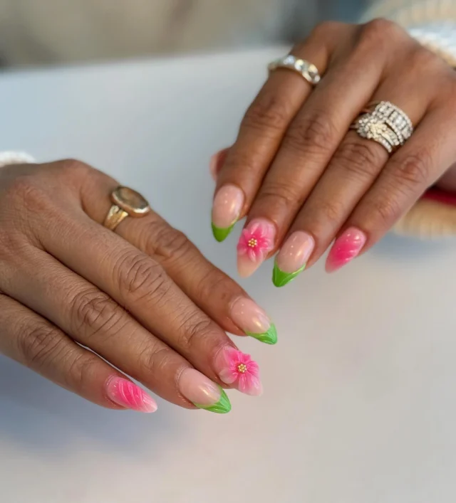 May flowers 🌺 🌸

Book now at: https://gemmanailsspa.ca

#nailsinspo 
#missisauganailsalon
#summernailsinspo 
#torontonailtech