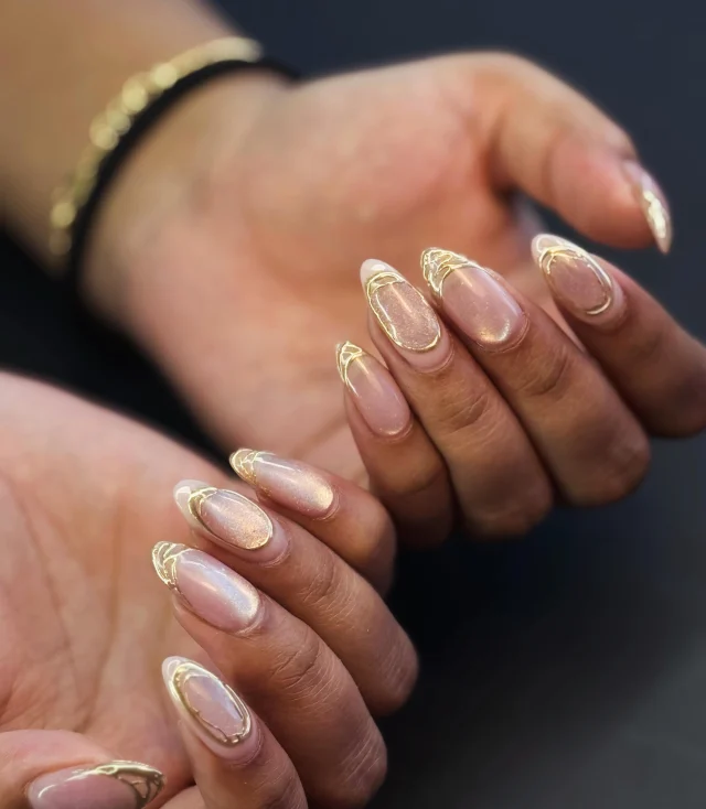Golden touch 🔥✨

Book now at: https://gemmanailsspa.ca

#nailsinspo 
#missisauganailsalon #cateyenails #chromenails
#summernailsinspo