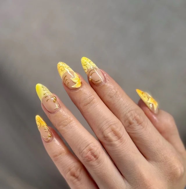 Bright, bold, and blooming with golden details. 🌼💛

Book now at: https://gemmanailsspa.ca

#YellowNails #SummerNails #NailArt #LuxuryNails #goldennail