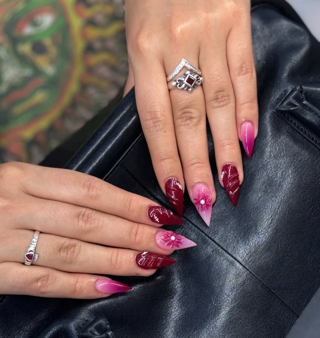 ❤️‍🔥 Bold burgundy meets blooming beauty

Book now at: https://gemmanailsspa.ca

#BurgundyNails #FloralNails #OmbreNails #HandPaintedNails