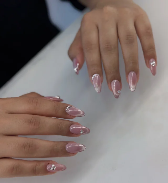 Soft pink dreams with just the right amount of bling 🩷✨
Book now at: https://gemmanailsspa.ca

#SoftPinkNails #PinkNails #PinkNailDesign #AlmondNails #AlmondNailsDesign
