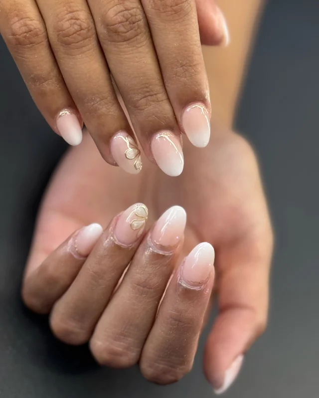 A little gold makes everything more glamorous ✨

Book now at: https://gemmanailsspa.ca

#nailsinspo 
#missisauganailsalon
#summernailsinspo 
#nailart 
#GemmaNailsSpa MississaugaNails