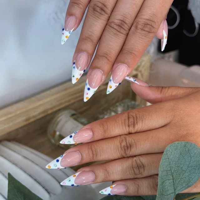 The bedazzling trend is in the house 💎⭐️🪞

Book now at: https://gemmanailsspa.ca

#BedazzledNails
#RhinestoneNails
#CrystalNails
#SparkleNails
#GlamNails