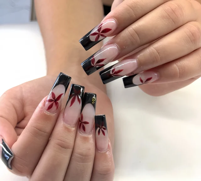 Blooming in black & burgundy 🖤🌺

Book now at: https://gemmanailsspa.ca

#nailsinspo 
#missisauganailsalon
#summernailsinspo 
#nailart 
#GemmaNailsSpa