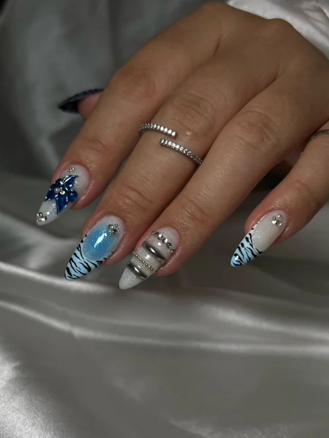 ✨ Blue zebra dreams with a little sparkle! 🦓💎💙

Book now at: https://gemmanailsspa.ca

#NailArt #NailInspo #BlueNails #ZebraNails #AnimalPrintNails