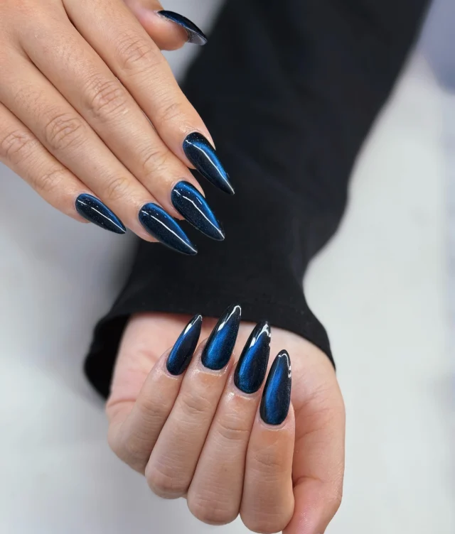 Midnight blue, but make it magnetic 💙✨

Book now at: https://gemmanailsspa.ca

#NailInspo #BlueNails #MagneticNails #CatEyeNails #ChromeNails