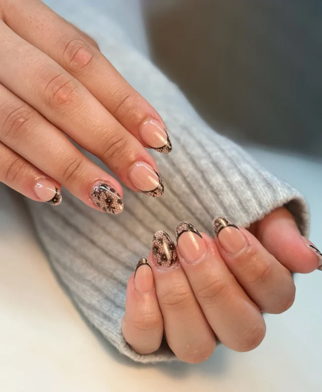 Delicate lace, soft neutrals & a touch of sparkle 🤎✨ Elegance in every detail.

Book now at: https://gemmanailsspa.ca

#NailInspo #NailArt #LaceNails #FrenchNails #NudeNails