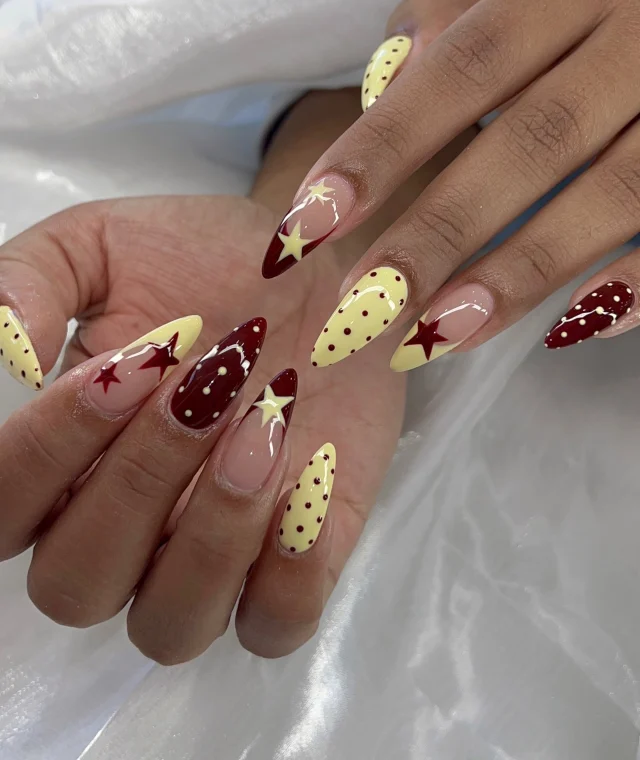 ✨ Sweet like candy, bold like cherry 🍒⭐️
Creamy vanilla, deep cherry, and starry details for the perfect playful set.

Book now at: https://gemmanailsspa.ca

#NailInspo #NailArt #CherryNails #VanillaNails #StarNails