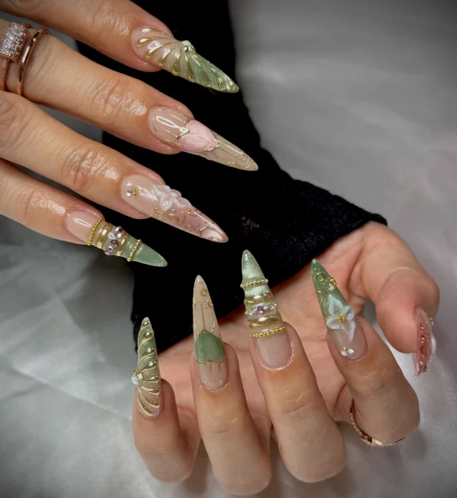 Delicate, dreamy, and dripping in detail ☘️💚

Book now at: https://gemmanailsspa.ca

#nailart #nails #nailinspo #nailsofinstagram #naildesign