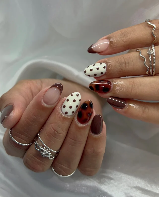 A little tortoiseshell, a little polka dot magic 🤍🤎

Book now at: https://gemmanailsspa.ca

#NailInspo #ChocolateBrownNails #TortoiseshellNails #PolkaDotNails